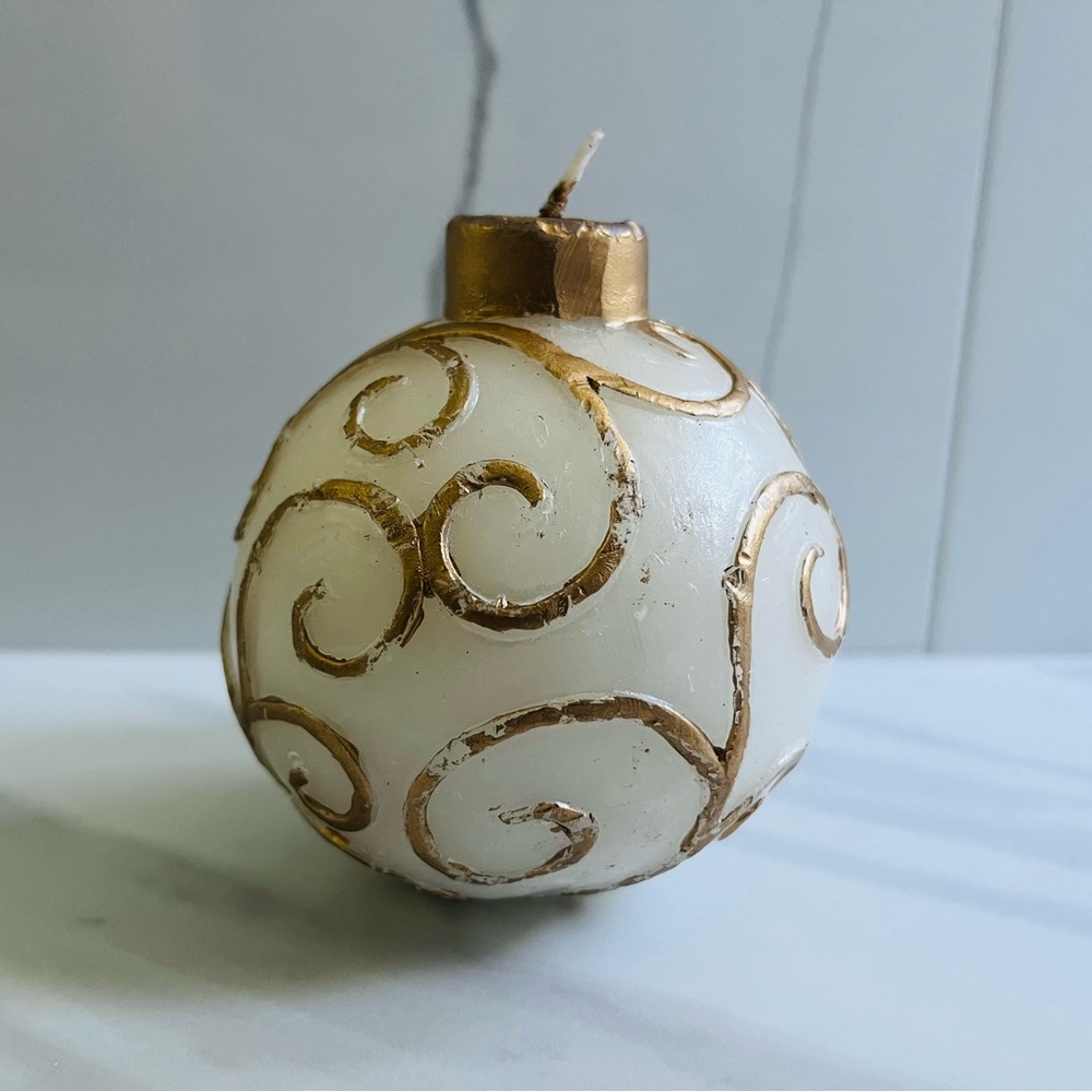 Elegant White And Gold Florentino Ball Candle 3.5”, Never Used, Holiday, Decor